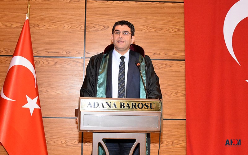  Adana Barosu’nda stajyer avukatlar için Adana Adliye Konferans Salonu’nda ruhsat töreni düzenlendi. 